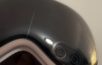 Clienții se plâng de fisura apărută la Apple Vision Pro. Apple îi taxează cu 800 de dolari! fisura-Apple-Vision-Pro