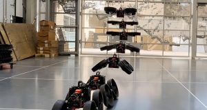 ATMO: robotul transformabil care combină zborul cu deplasarea terestră