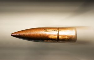 Material revoluționar: cercetătorii creează o fibră de trei ori mai rezistentă decât Kevlarul