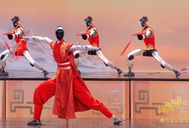 China își etalează roboții umanoizi la Gala Anului Nou: tehnologia devine spectacol național (VIDEO)