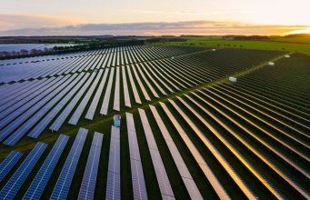 Regatul Unit aprobă cea mai mare fermă solară din țară – va alimenta 180.000 de locuințe