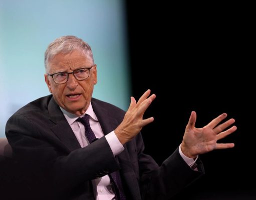 Avertismentul fără precedent al lui Bill Gates: Taxarea AI-ului și „rezervații de locuri de muncă” dedicate exclusiv oamenilor