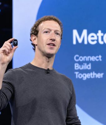 Meta Charm: gadgetul AI care vrea să reducă dependența de telefon Meta-Charm